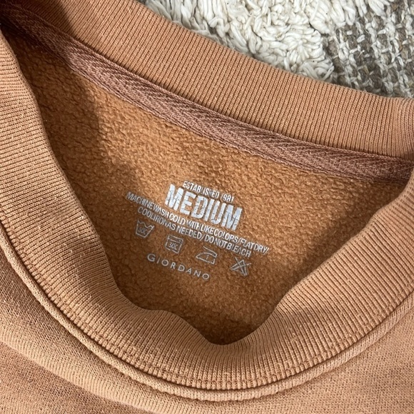 Giordano general rates crewneck sweater medium - Picture 2 of 3